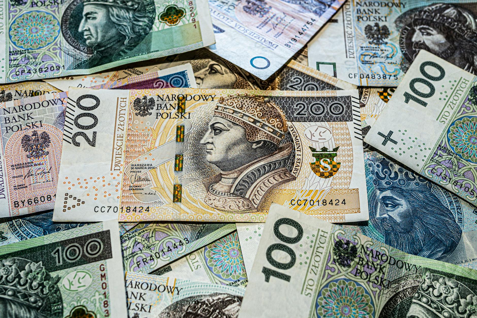 Grafika symbolizująca przyznawanie dotacji, z logo Powiatu Kamiennogórskiego i informacją o naborze na 2026 rok.